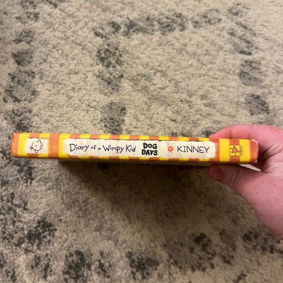 Diary of a Wimpy Kid Book 4 Dog Days by Jeff Kinney Hard Cover - Picture 2 of 4